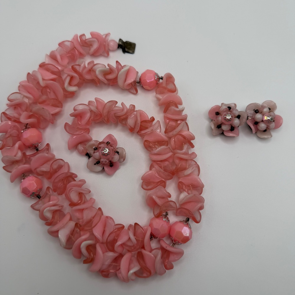 VTG 1950s Pink Molded Plastic Petal Necklace & Clip On Earrings Set **SEE READ